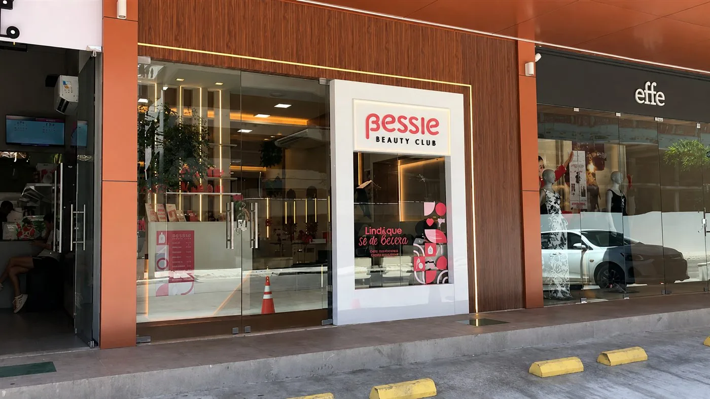 Fachada da Bessie Beauty Club